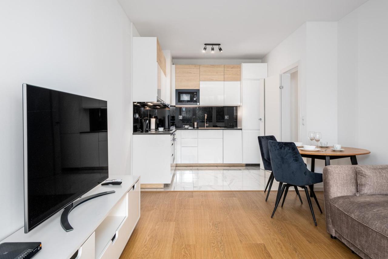 Warsaw Apartments 1 Sierpnia Street Екстериор снимка