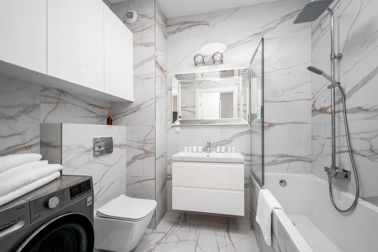 Warsaw Apartments 1 Sierpnia Street Екстериор снимка